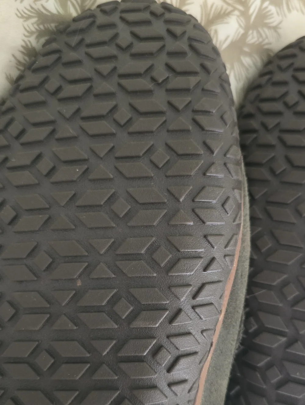 Minnetonka Grey Suede Slipper Size 10